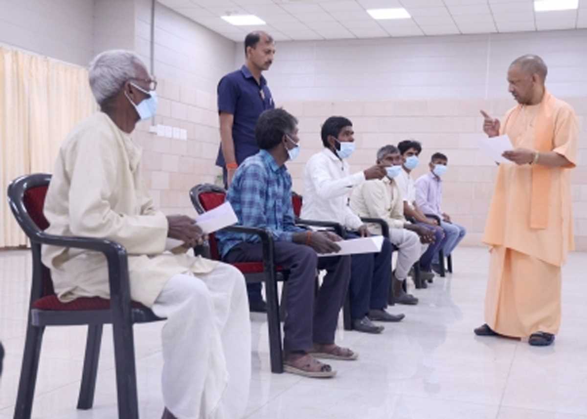 जनता की सुनें अधिकारी, सुनिश्चित हो कार्यवाही : मुख्यमंत्री योगी जनता की सुनें अधिकारी, सुनिश्चित हो कार्यवाही : मुख्यमंत्री योगी